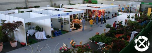 A feira, que o ano pasado contou con 15.000 visitantes, foi inaugurada no mediodía do Sábado coa presenza de 30 expositores de planta ornamental, flor cortada, horta, xardinería e empresas auxiliares, distribuidos nunha superficie de 1500 metros cadrados.
