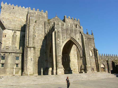Este domingo, 16 de xuño, a partir das 20,00 horas terá lugar no Adro da Catedral de Tui (na Praza da Concello) un concerto de solistas da Banda de Música Popular de Tui.