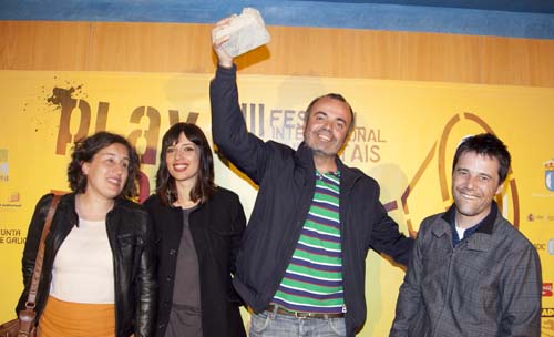 O director Xurxo Chirro agradeceu o premio de 5.000 euros á súa produtora Beli Martínez e ao protagonista da cinta, Luís Lomba -O Haia-, -pola súa xenerosidade-