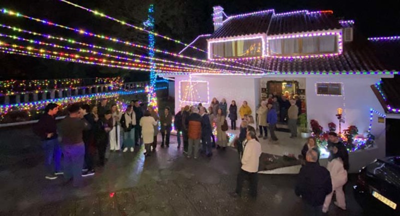  El encendido navideo de Wanda y Manuel convierte Camposancos en el rincn ms luminoso de A Guarda 