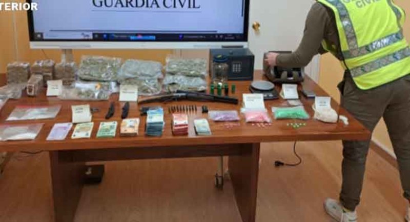  Ingreso en prisi�n tras descubrir un almac�n de drogas y armas en un edificio de Salvaterra de Mi�o 