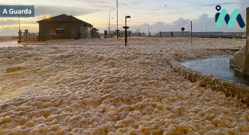  La borrasca Leonardo desborda el Mi�o y causa graves inundaciones en el Baixo Mi�o 