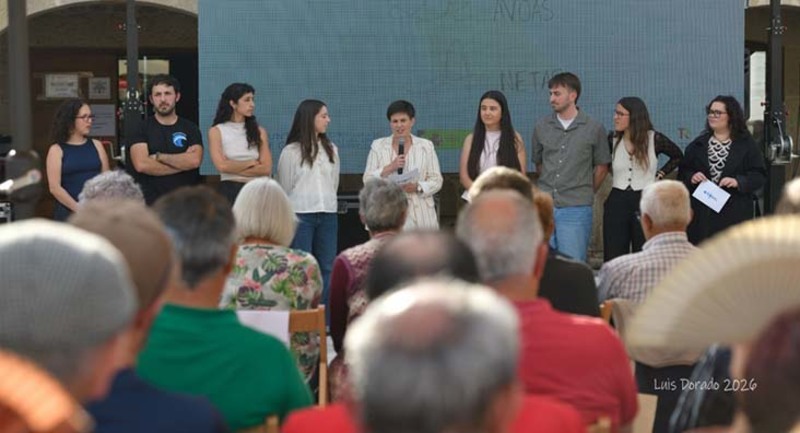  Cerca de 400 personas arropan en O Rosal el estreno del documental -De avoas a netas- 