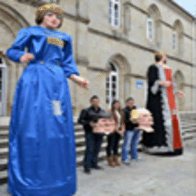 OS XIGANTES E CABEZUDOS VOLVEN S FESTAS DE TUI