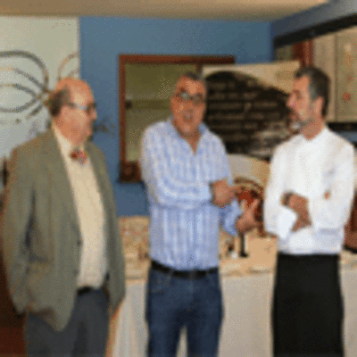 ESPECIAL - O COCIEIRO PEPE SOLLA E AS MULLERES RURAIS DE A GUARDA PREPARAN RECETAS DE PEIXE ESPADA NUNHA CLASE DE COCIA