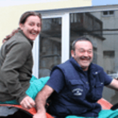 ADICADO A AQUELES QUE TRABALLAN SEMPRE CUN SORRISO