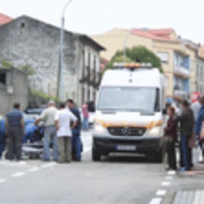 UN MOTORISTA RESULTA HERIDO TRAS COLISIONAR CONTRA UN TURISMO EN LA AV. DE GALICIA EN A GUARDA