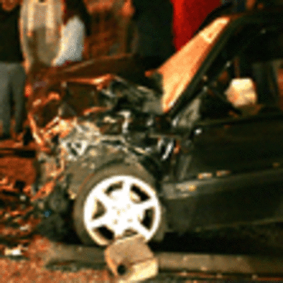 TRES PERSOAS RESULTAN FERIDAS TRAS UNHA FORTE COLISIN FRONTAL EN TOMIO