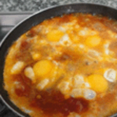 RECETA: HUEVOS ESCALFADOS EN SALSA DE TOMATE