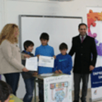 ESPECIAL - ALUMNOS DE TUI E A GUARDA RECIBEN A DOCUMENTACIN DAS SAS COOPERATIVAS BAIXO O PROXECTO -EMPRENDER NA MIA NA ESCOLA-