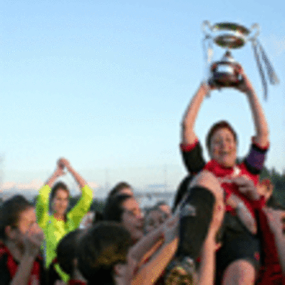 ESPECIAL - EL TOMIO FC FEMENINO ASCIENDE A 1 REGIONAL TRAS VENCER AL TELMO PELUQUEROS EN UN ABARROTADO CAMPO DEL ALIVIO