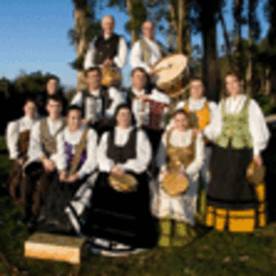 O GRUPO ROSALEIRO LIROLAI PRESENTA O SEU NOVO DISCO NUN CONCERTO EN ESTS-TOMIO