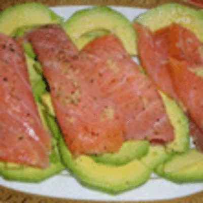 RECETA: ENSALADA DE AGUACATE Y SALMN AHUMADO