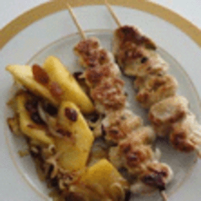 RECETA: BROCHETAS DE PAVO AL JENGIBRE CON MANZANA SALTEADA