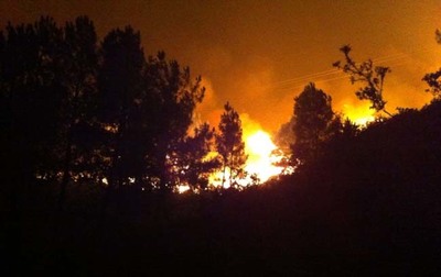 O FORTE VENTO DESPRAZOU O INCENDIO FORESTAL DE BURGUEIRA ATA OS MONTES DE O ROSAL