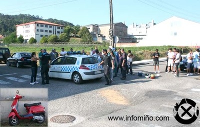 UNHA COLISIN ENTRE UN CICLOMOTOR E UN TURISMO DEIXA DAS RAPAZAS FERIDAS NA GUARDA