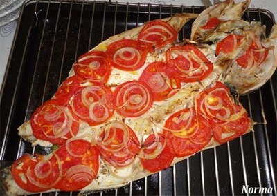 RECETA: LUBINA AL HORNO CON TOMATE