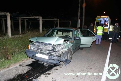 VARIOS FERIDOS DE DIFERENTE CONSIDERACIN NUNHA COLISIN FRONTAL EN VALDEMIOTOS-O ROSAL
