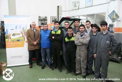 ESPECIAL - ALUMNOS DE AUTOMOCIN DO IES A SANGRIA ADAPTAN UN VEHCULO A GAS LIQUADO OU GLP