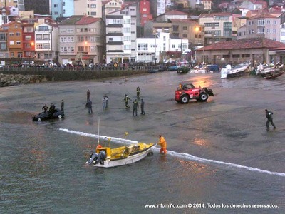 BUZOS DO GEAS DA GUARDIA CIVIL PARTICIPARON NUN OPERATIVO DE RESCATE DUN TURISMO NO PORTO DE A GUARDA