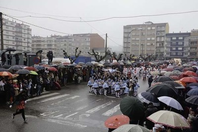 1.200 PERSOAS PARTICIPARN O MARTES NO DESFILE-CONCURSO DE ENTROIDO EN TUI