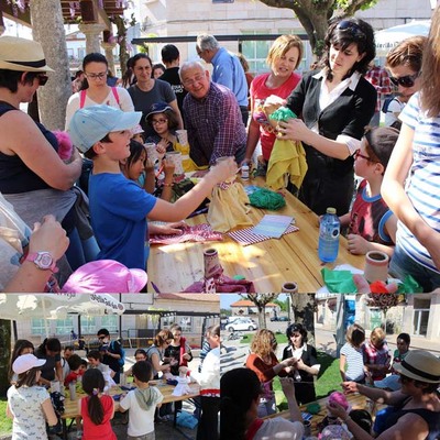 COMERCIANTES DE GOIN ORGANIZAN UNHA ORIXINAL ACTIVIDADE DE PASCUA E ESTREITAMENTO DE LAZOS COA VECIA CERVEIRA