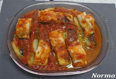 RECETA: MERLUZA AL HORNO CON SALSA DE TOMATE