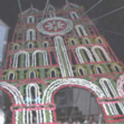 ESPECIAL - SUBIDA DEL ARTSTICO ARCO EN LAS FIESTAS DE SAN BLAS Y DE LA SALUD EN SX DE TABAGN - O ROSAL