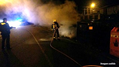 O GES DE A GUARDA SOFOCA UN INCENDIO DUN COLECTOR DE LIXO NA PRAZA DE FORNELOS DO ROSAL