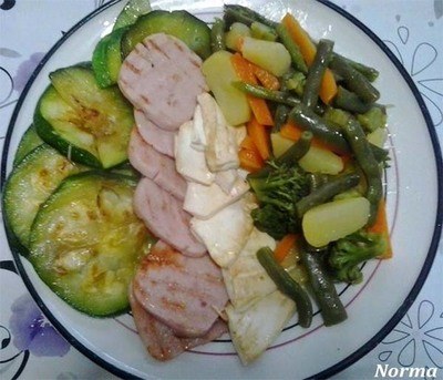 RECETA: FIAMBRE DE PAVO, QUESO FRESCO A LA PLANCHA CON VERDURAS