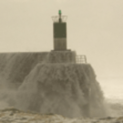 ESPECIAL - O FORTE TEMPORAL DO MAR DESTROZA PARTE DO PASEO MARTIMO NO PORTO DE A GUARDA