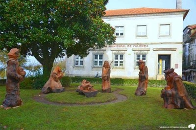 PRESPIO DE 4 TONELADAS EM TRONCO DE MADEIRA EM VALENCA DO MINHO