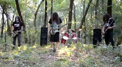 EL GRUPO ASEGN ESTRENA EL VIDEOCLIP DE SU TEMA -DEBAN MORIR- GRABADO EN EL MONTE STA. TREGA