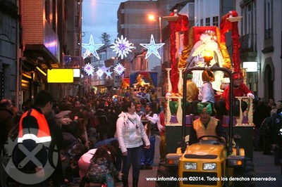 ESPECIAL - CENTOS DE PERSOAS ACOMPAARON S REIS MAGOS NA CABALGATA 2015 DE A GUARDA