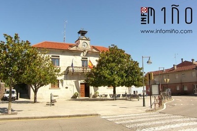 O GOBERNO MUNICIPAL DE TOMIO LAMENTA QUE O CDT ESTEA EN CONTRA DE CREAR PRAZAS DE APARCAMENTO PARA O COMERCIO DE TOMIO