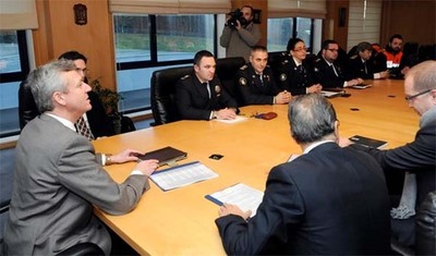 A XUNTA DOTAR AS AGRUPACINS DE PROTECCIN CIVIL DE TODOTERREOS, FURGNS, REMOLQUES E EMBARCACINS DE SALVAMENTO