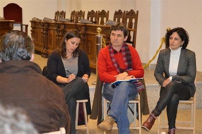 OS PESCADORES TOMIESES PIDEN  EURODEPUTADA NACIONALISTA ANA MIRANDA, QUE INTERCEDA PARA QUE AS ARTES TRADICIONAIS NON SE VEXAN AFECTADAS POLA NOVA NORMATIVA DE REDES DE DERIVA