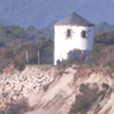 ESPECIAL - EL TEMPORAL DESTROZA EL MURO DEL PASEO MARTIMO Y PONE EN PELIGRO UN MOLINO EN LA PLAYA DE MOLEDO EN CAMINHA