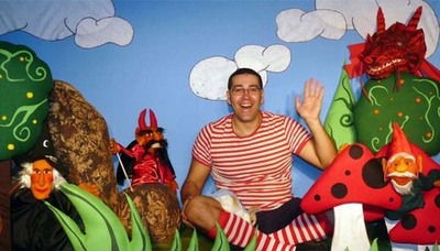 EXPRESIN PRODUCCINS PRESENTA ESTE XOVES EN TUI -UXO NO PAS DE PATADECABRA-