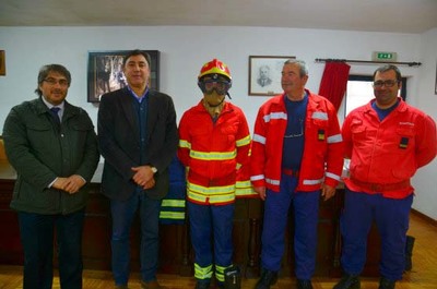 CMARA DE VALENA ENTREGA EQUIPAMENTO AOS BOMBEIROS