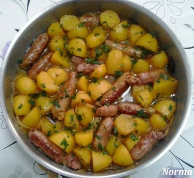 RECETA: GUISO DE SALCHICAS FRESCAS CON PATATAS