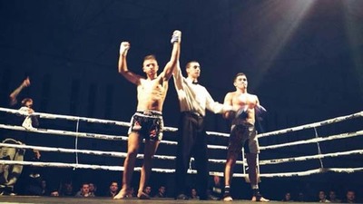 CHARLY LPEZ CAE ANTE O SEU RIVAL NO DERBI GALEGO