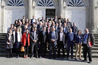 EDUCACIN, CONCELLOS E DEPUTACIN DE PONTEVEDRA ASINAN UN CONVENIO  PAR INVESTIR 2,6 MILLNS EN CEN OBRAS EN COLEXIOS DA PROVINCIA