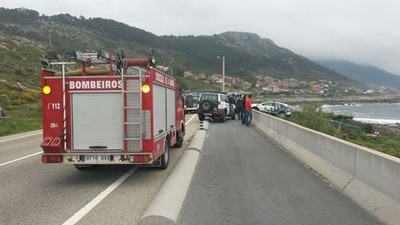 RESCATADOS LOS DOS TRIPULANTES DE UNA LANCHA TRAS EL VUELCO DE LA MISMA EN AS MARIAS - OIA