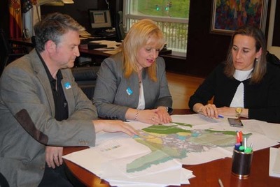 A CANDIDATA DO PP DE A GUARDA REUNUSE COA CONSELLEIRA DE MEDIO AMBIENTE, TERRITORIO E INFRAESTRUCTURAS