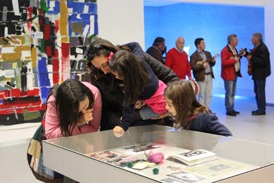 ARTISTAS COMEMORAM DIA INTERNACIONAL DOS MUSEUS COM PINTURA DE PAINEL