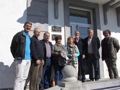 O CONCELLO DA GUARDA REPO�E �S PLACAS EN HONRA A DOUS MESTRES NA ASOCIACI�N AVELA��A