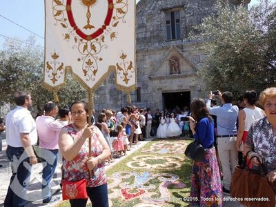 ESPECIAL - PROCESIN E ALFOMBRAS FLORAIS DO SANTSIMO 2015 EN SAN MIGUEL DE TABAGN NO ROSAL