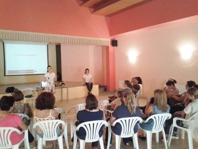 O ROSAL ACOLLEU UNHA CHARLA SOBRE FAMILIAS ACOLLEDORAS