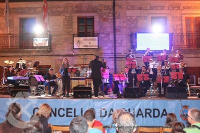 ESPECIAL - LOS SWINGDOMABLES JAZZ ORQUESTRA ACTUARON NA PRAZA DO REL DE A GUARDA